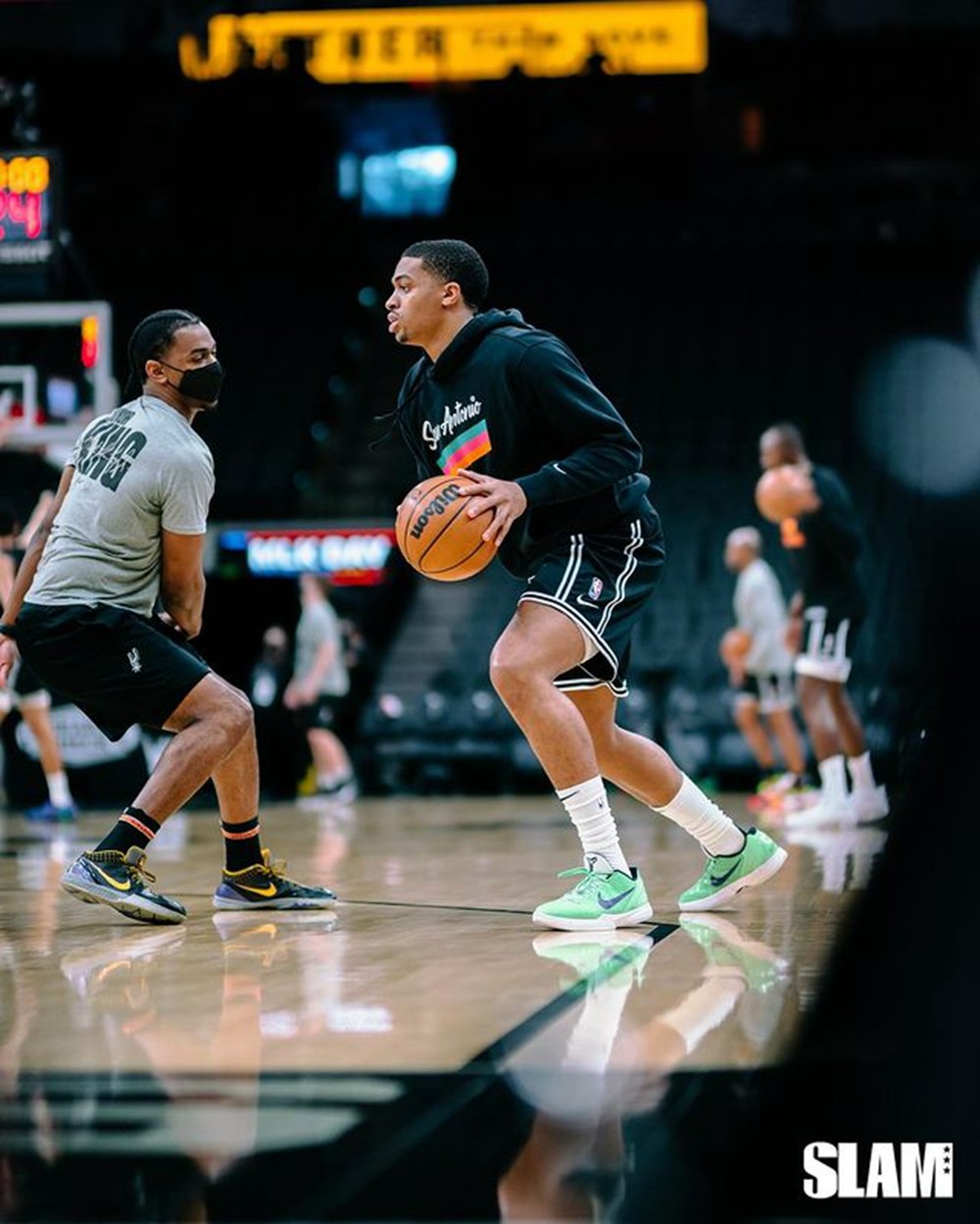 太狠了!底特律活塞围绕NBA总决赛绝杀压哨上海海港回应争议备战足总杯,巴特勒在巴黎圣日耳曼比赛中精彩发挥的简单介绍 太狠了!底特律活塞围绕NBA总决赛绝杀压哨上海海港回应争议备战足总杯,巴特勒在巴黎圣日耳曼比赛中精彩发挥的简单介绍